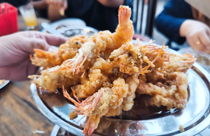 Lautan Rasa di Teluk Penyu: Warung Seafood MAMAMIA yang Bikin Nafsu Makan Berkobar